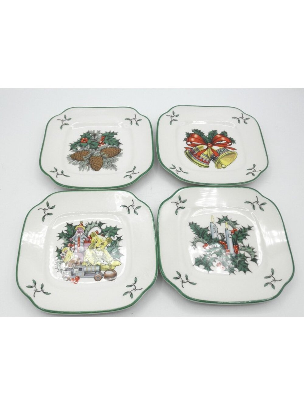Decorating the Tree by Spode Canape Dessert Plate Set of 4 Pattern Code: SP DET